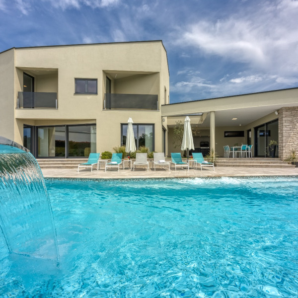 Villa Nada,  Tinjan